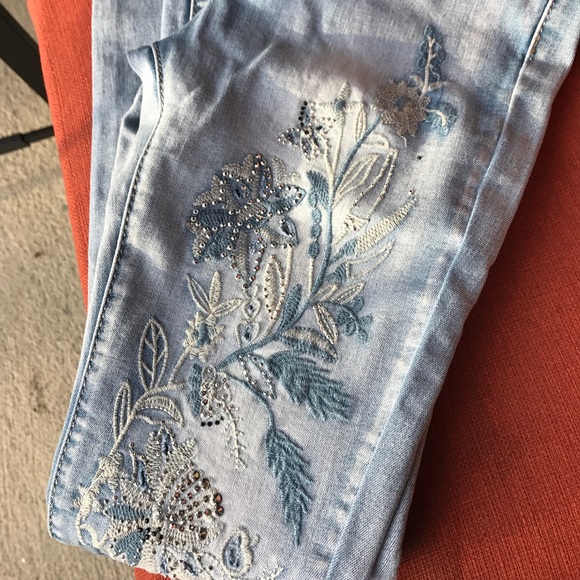 SZ 4 LAST 1! Floral Embroidered Skinny Denim - Picture 5 of 8